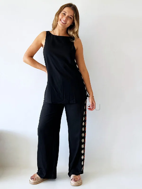 Lost in Lunar / Ezra Pant